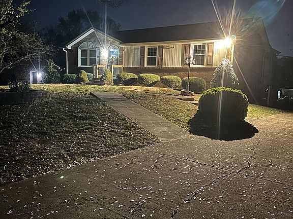 4th image of 216 Maplewood Dr