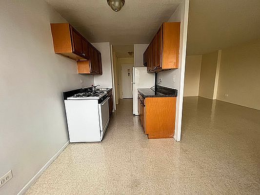 2nd image of 923 Thieriot Ave #6B