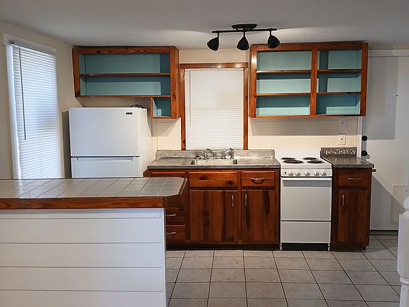 3rd image of 227 SE 14th Ln