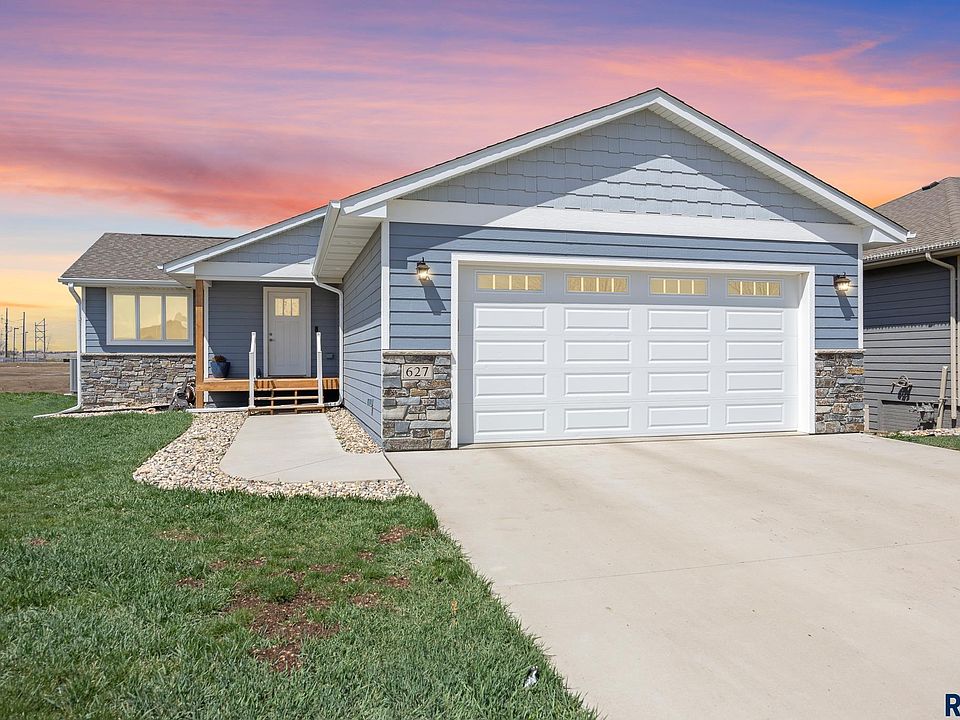 1st image of 627 Cressman Trl