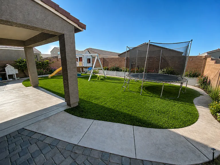 853 W Blue Ridge Dr — Photo 2