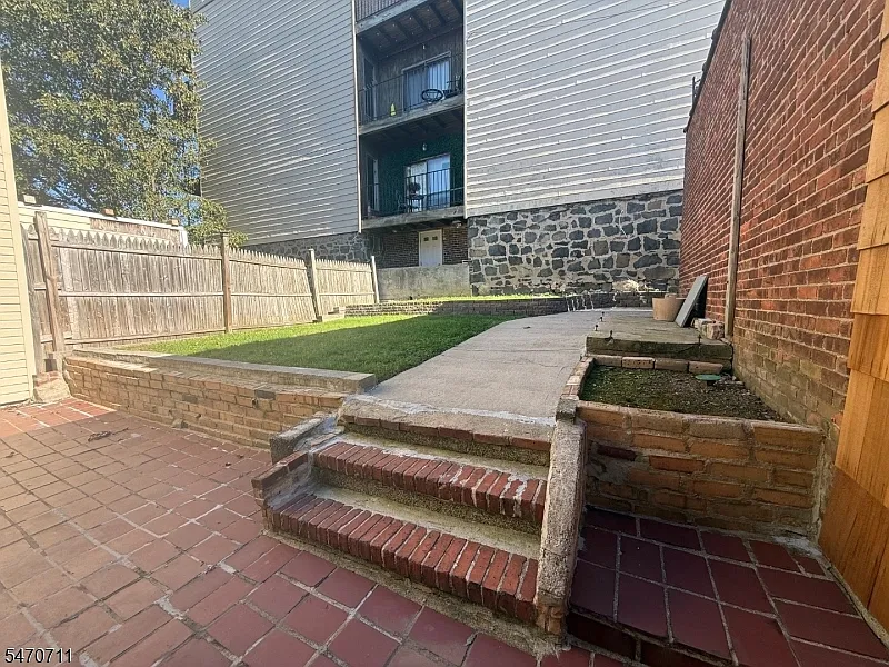 4 bed, 3.0 bath, $4,000 — Photo 3