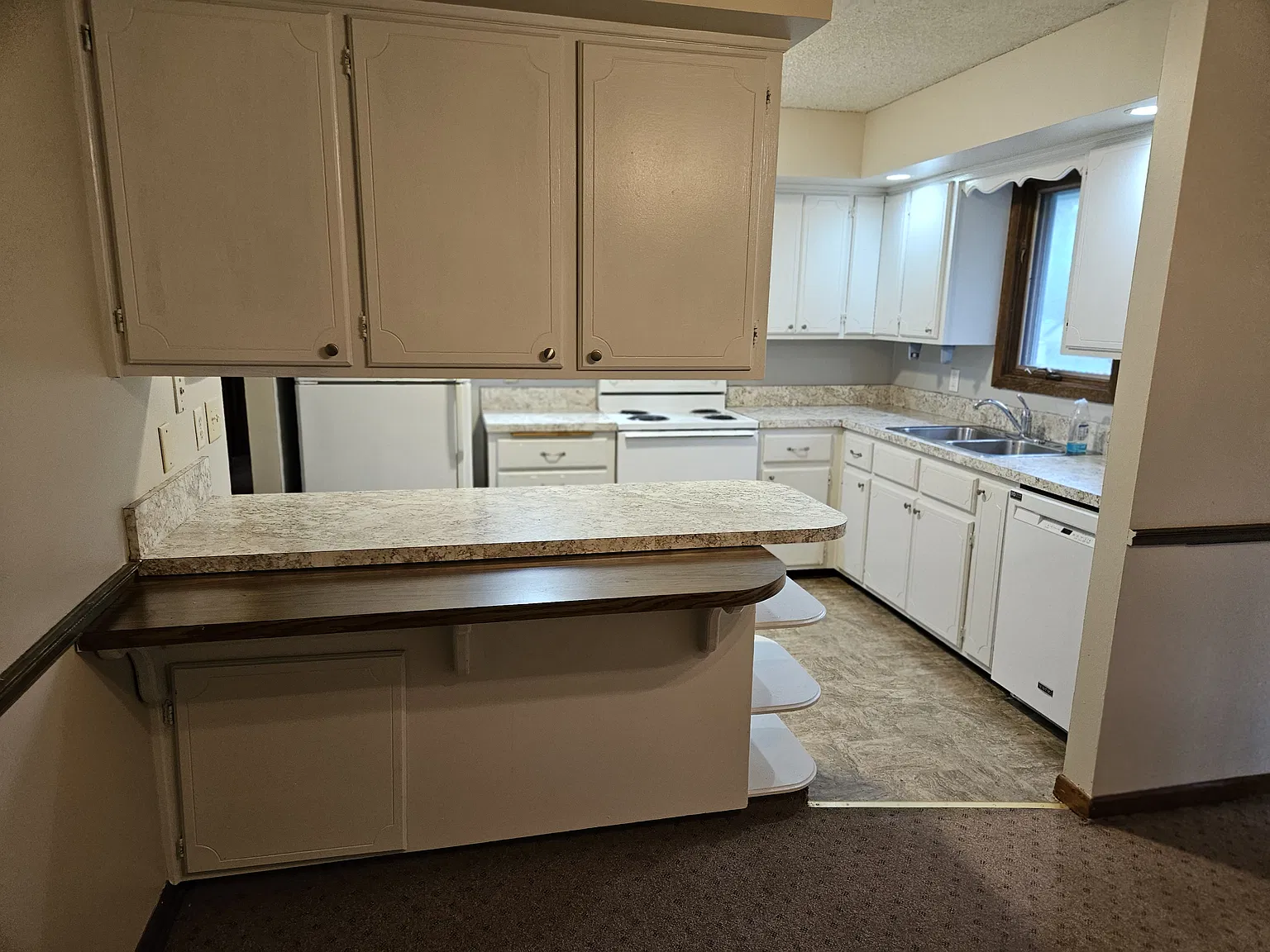 3 bed, 1200 sqft, $1,600 — Photo 4