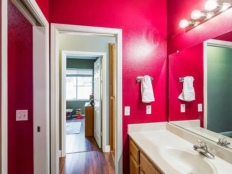 105 Rockbolt Cir — Photo 15