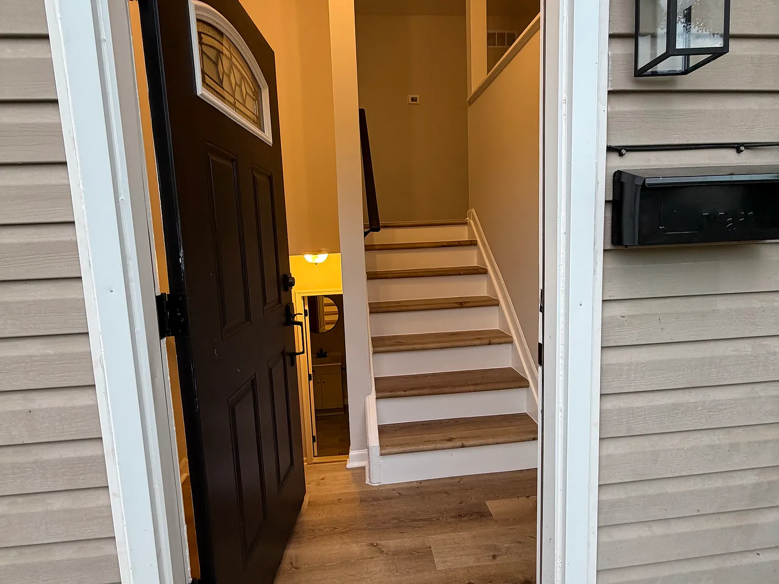 4 bed, 884 sqft, $2,475 — Photo 3