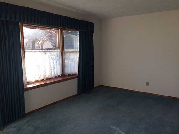 4th image of 12 S Country Club Hts