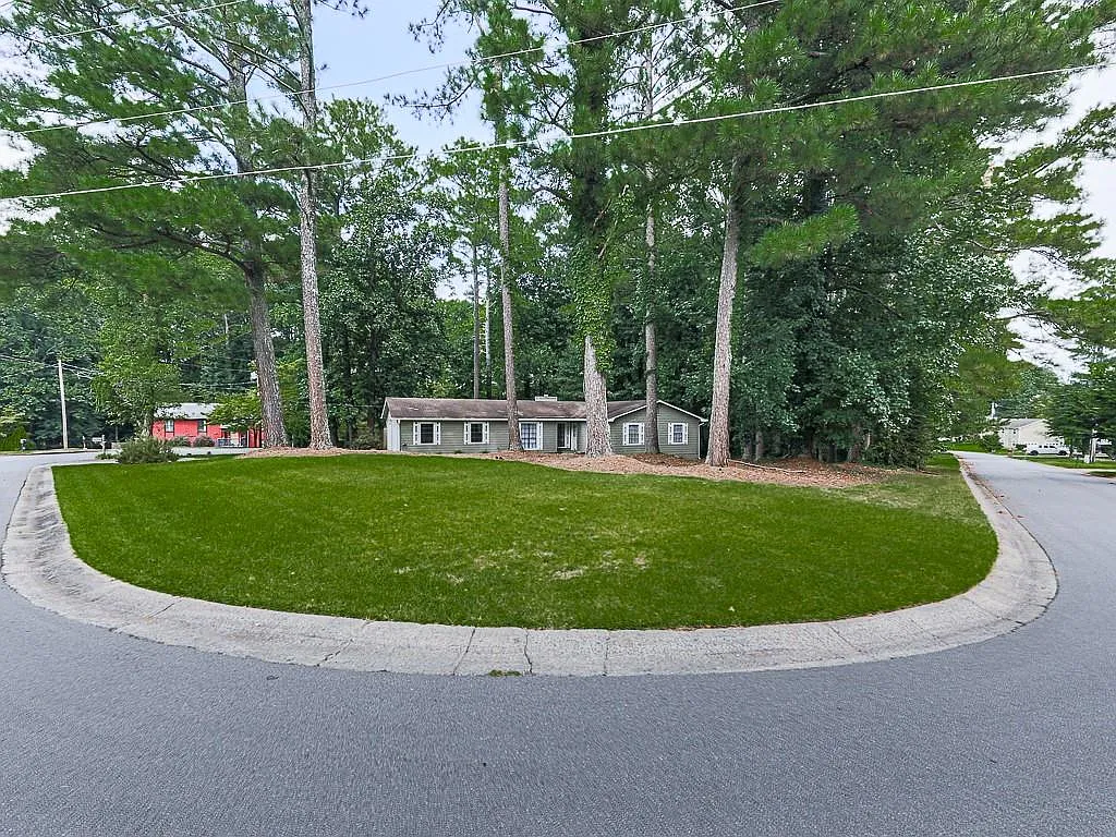 3 bed, 2.0 bath, 1416 sqft, $2,150 — Photo 2