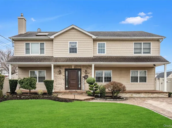 69 Thomas Avenue, Bethpage, NY 11714