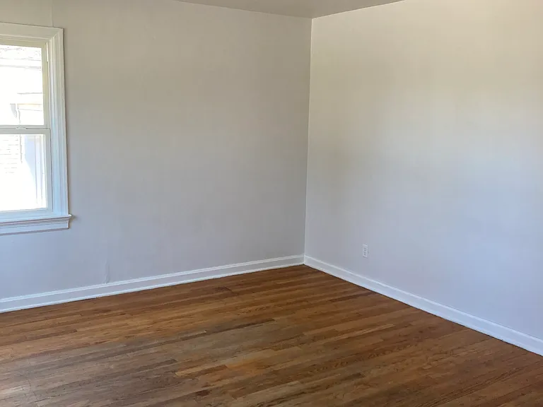 907 Charbonier Rd — Photo 6