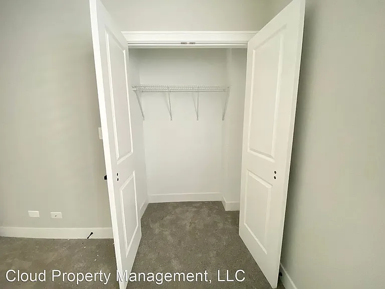 2542 S Albany Ave #1R — Photo 5