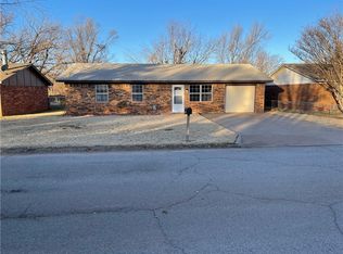 508 N 18th St, Clinton, OK 73601