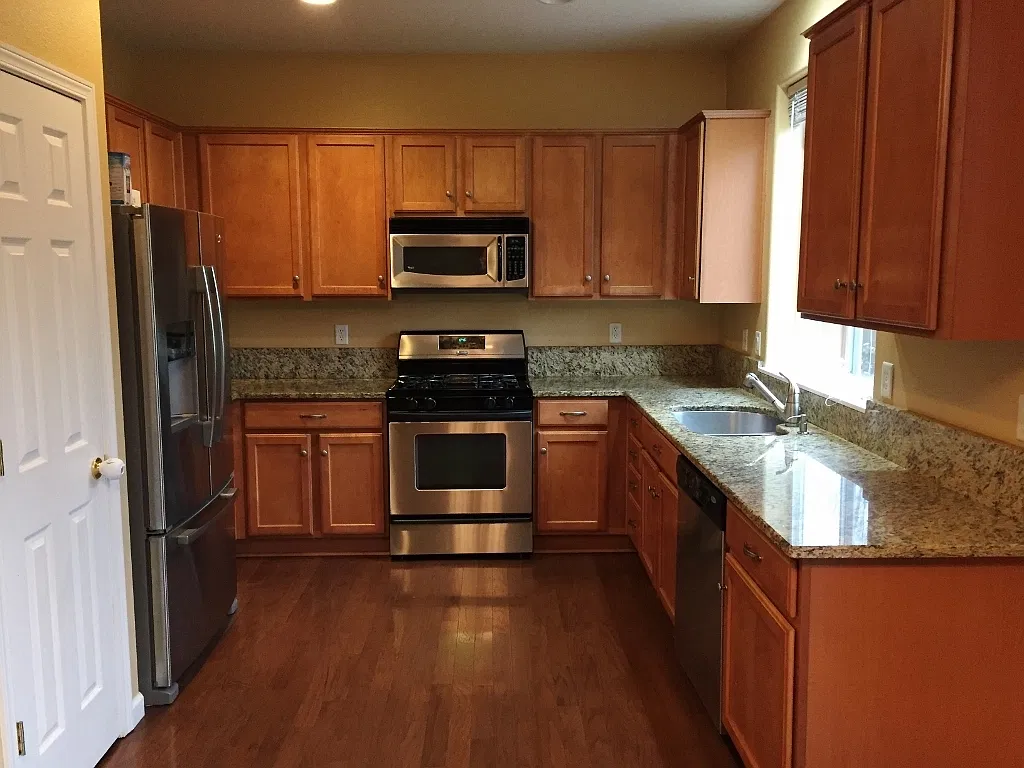 Lovely Spacious 4 Bedroom Home Located in Oregon City — Photo 4