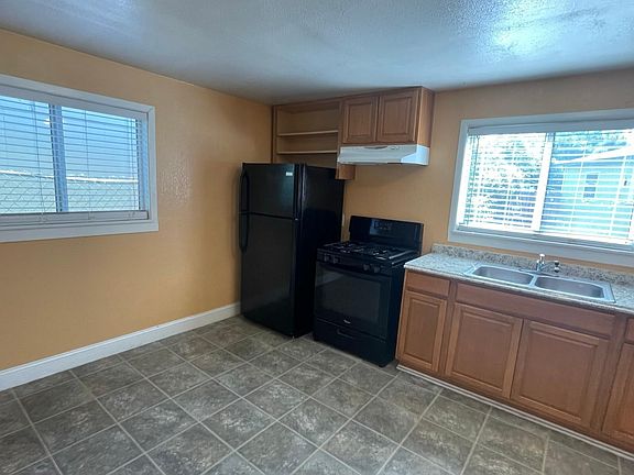 5th image of 836B Yolo St