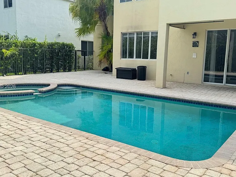 1115 Camellia Cir — Photo 7