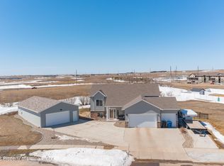 3313 Calvin Dr, Dickinson, ND 58601