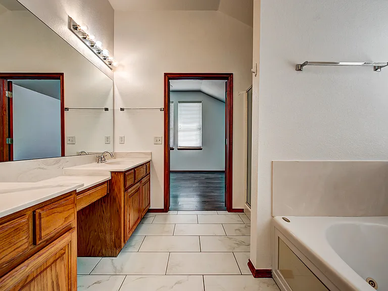 517 Lone Oak Dr — Photo 12