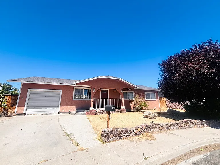 960 McKay Ct — Photo 8