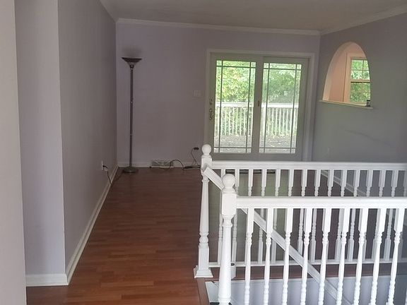 2nd image of 124 Hilldale Ct
