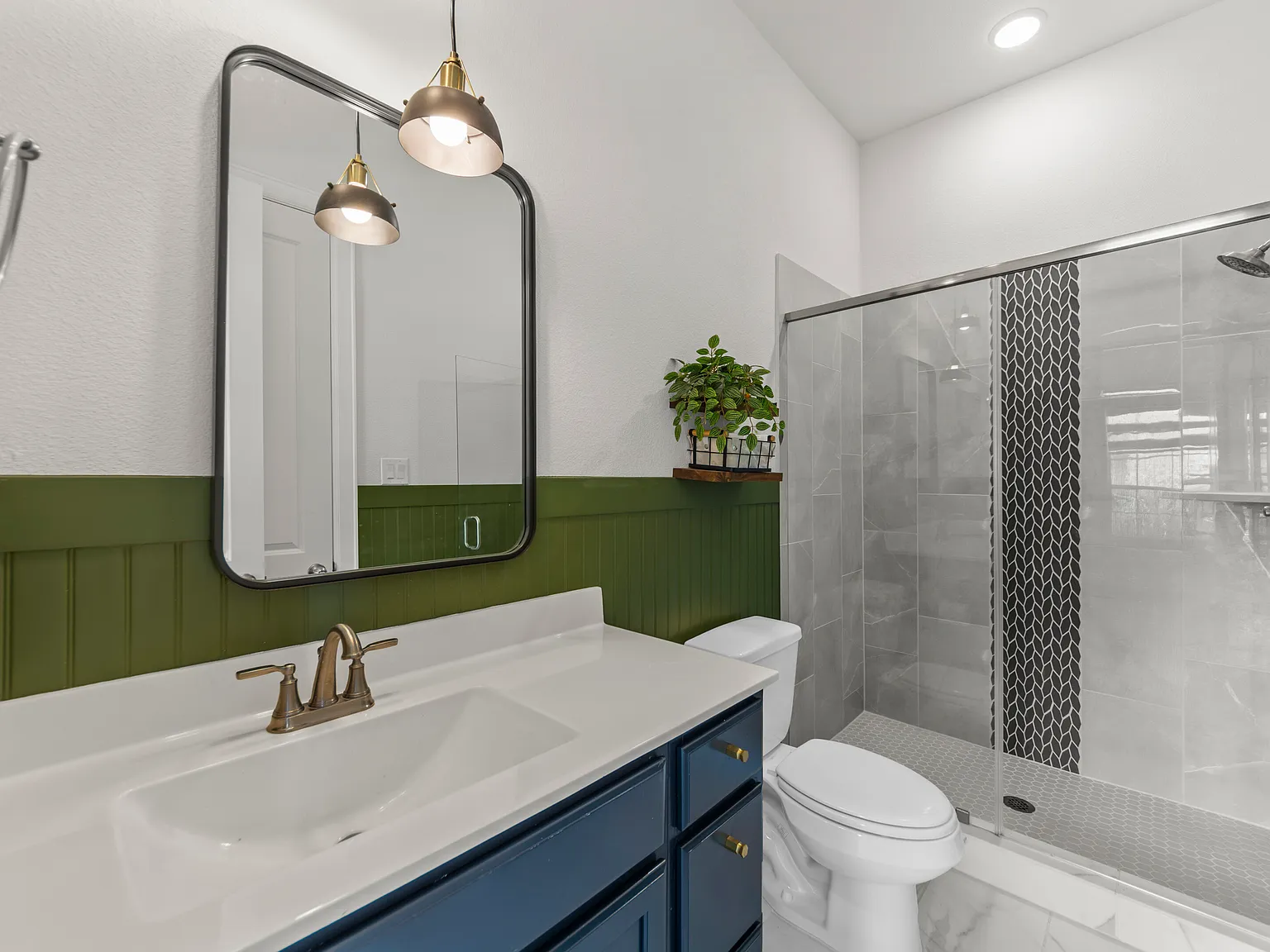 5 bed, 3712 sqft, $4,200 — Photo 3