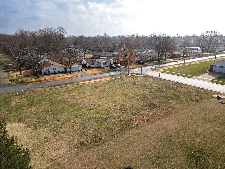 1st image of 16 Westwood Dr
