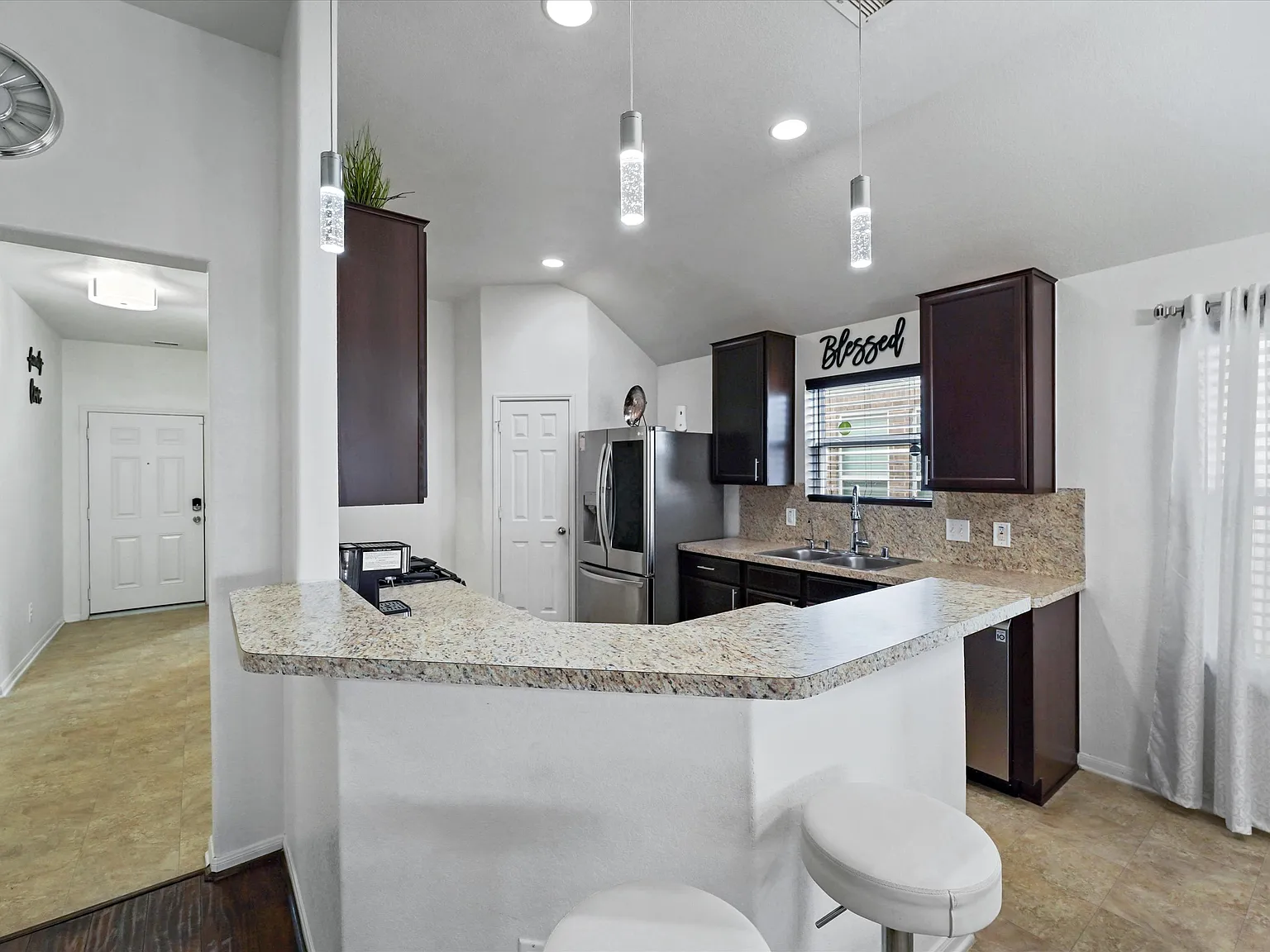 3 bed, 1786 sqft, $2,200 — Photo 4