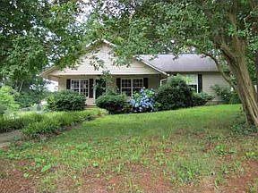3rd image of 423 Carolina Dr