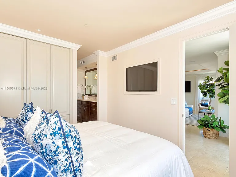 19251 Fisher Island Dr #19251 — Photo 52