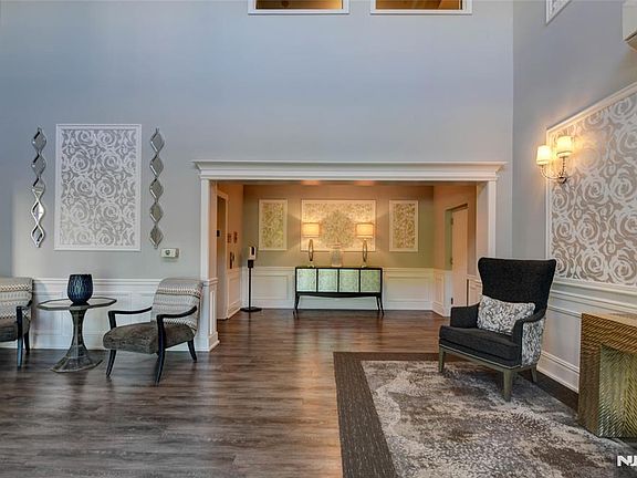 4th image of 1113 Warren Way #113