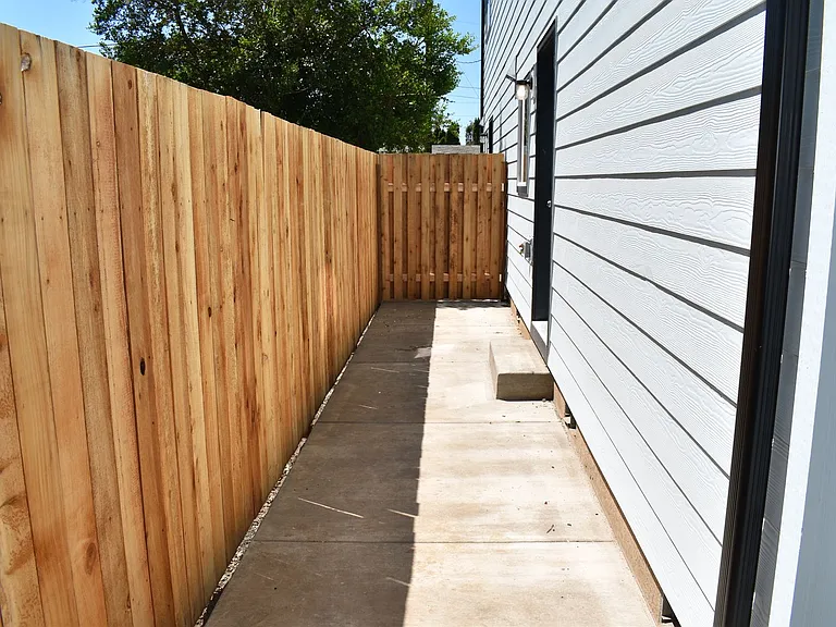 A St Townhomes — Photo 19