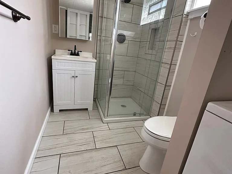 948 Samuel St — Photo 4