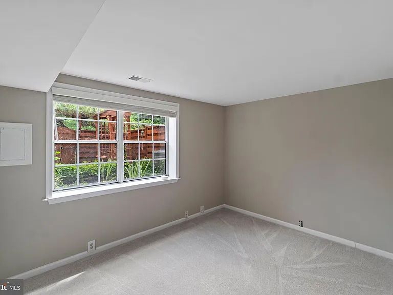 21163 Crocus Ter — Photo 22