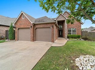 905 W Toledo Cir S, Broken Arrow, OK 74012