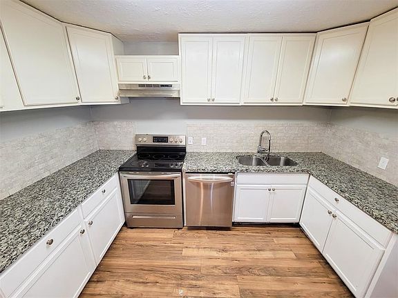 3rd image of 4914 Higgins St