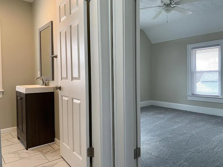 623 E Markison Ave — Photo 10