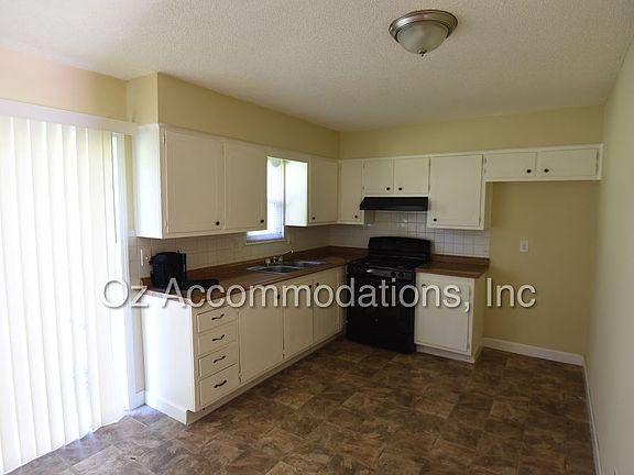 5th image of 7240 Gilmore Ave