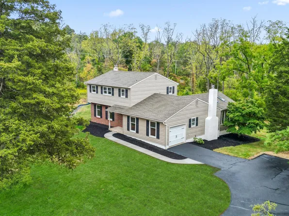 2910 Heather Dr, Harleysville, PA 19438