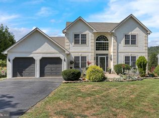 40 Overlook Dr, Reading, PA 19606