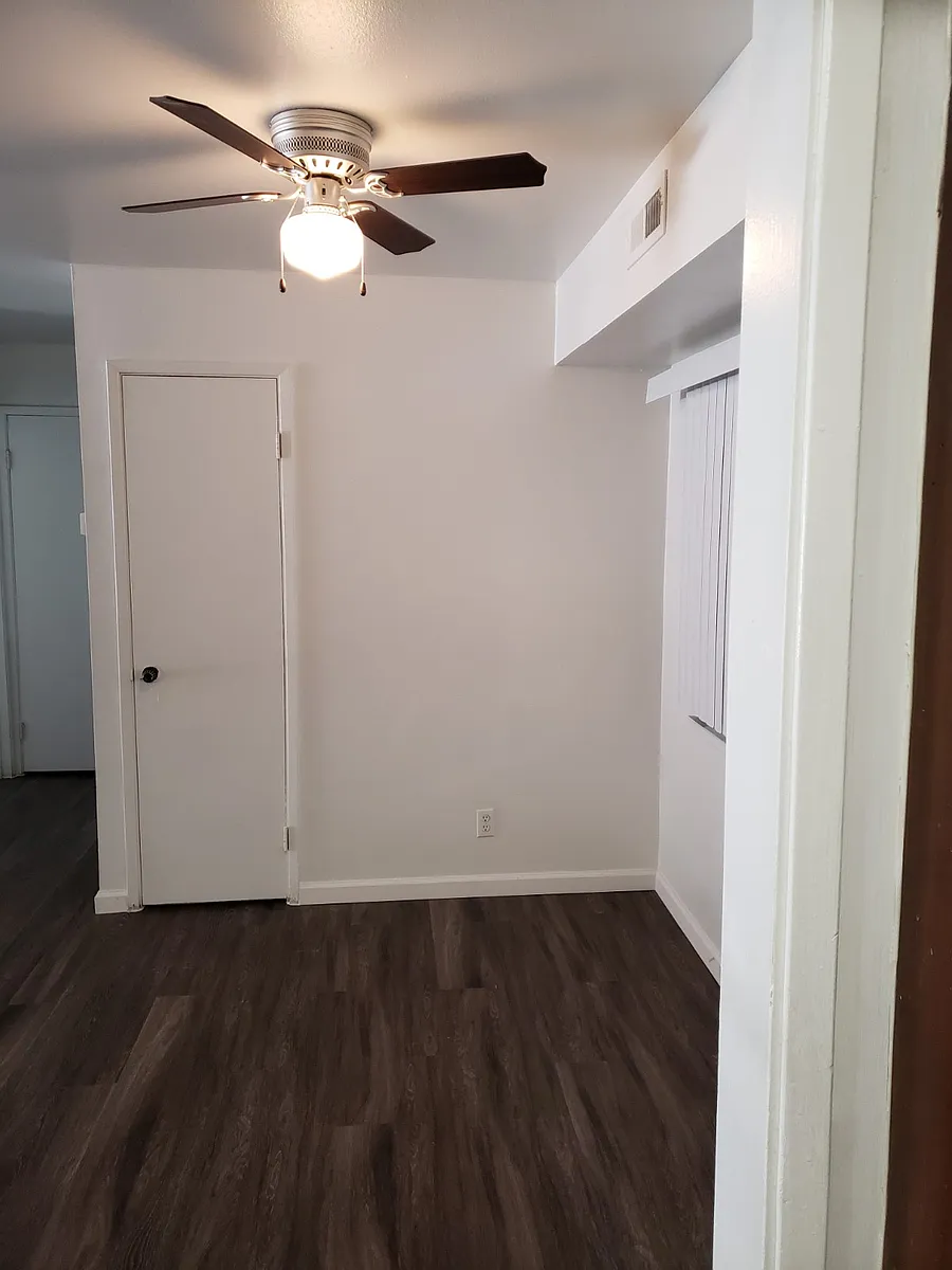 Building Photo - Parkway Townhomes