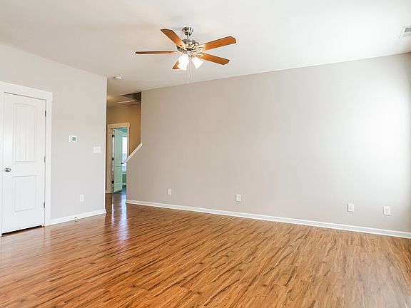 4th image of 936 Sandyhill Rd