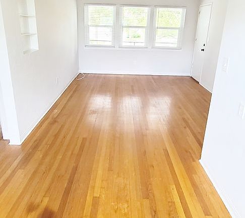 2nd image of 1120 Beach Dr NE #3