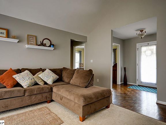 3rd image of 6 Childress Cir