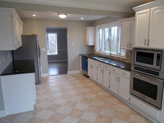 5th image of 1121 Hanover Dr