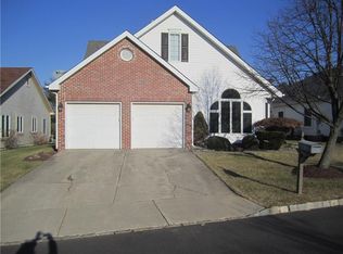 12 Leeds Ln, Monroe Township, NJ