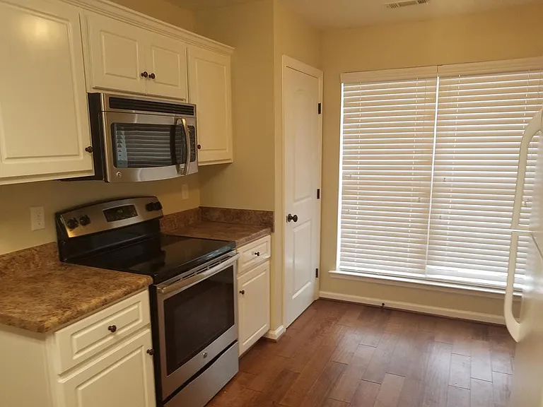 423 Tarsel Ct — Photo 6