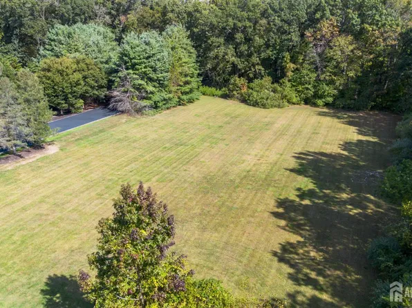 7 Gulicks Ln, Cranbury, NJ 08512