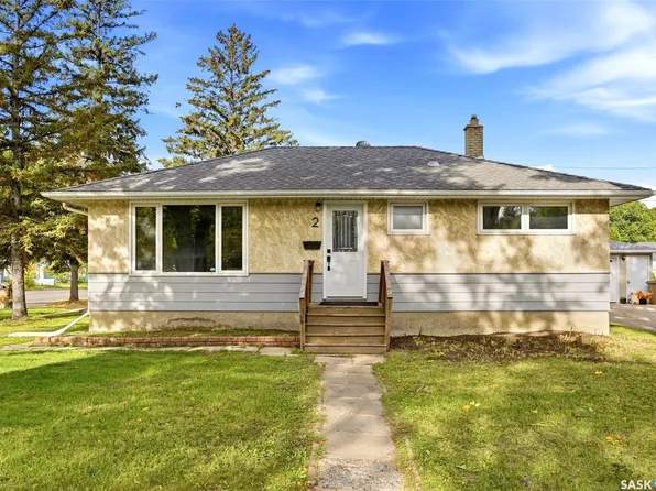 2 Sampson Place, Regina, SK S4R 4R4