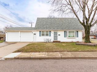2003 Lighter St, Pekin, IL 61554