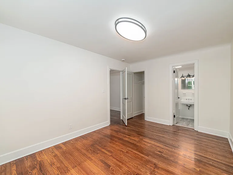 Sherwood Flats — Photo 15