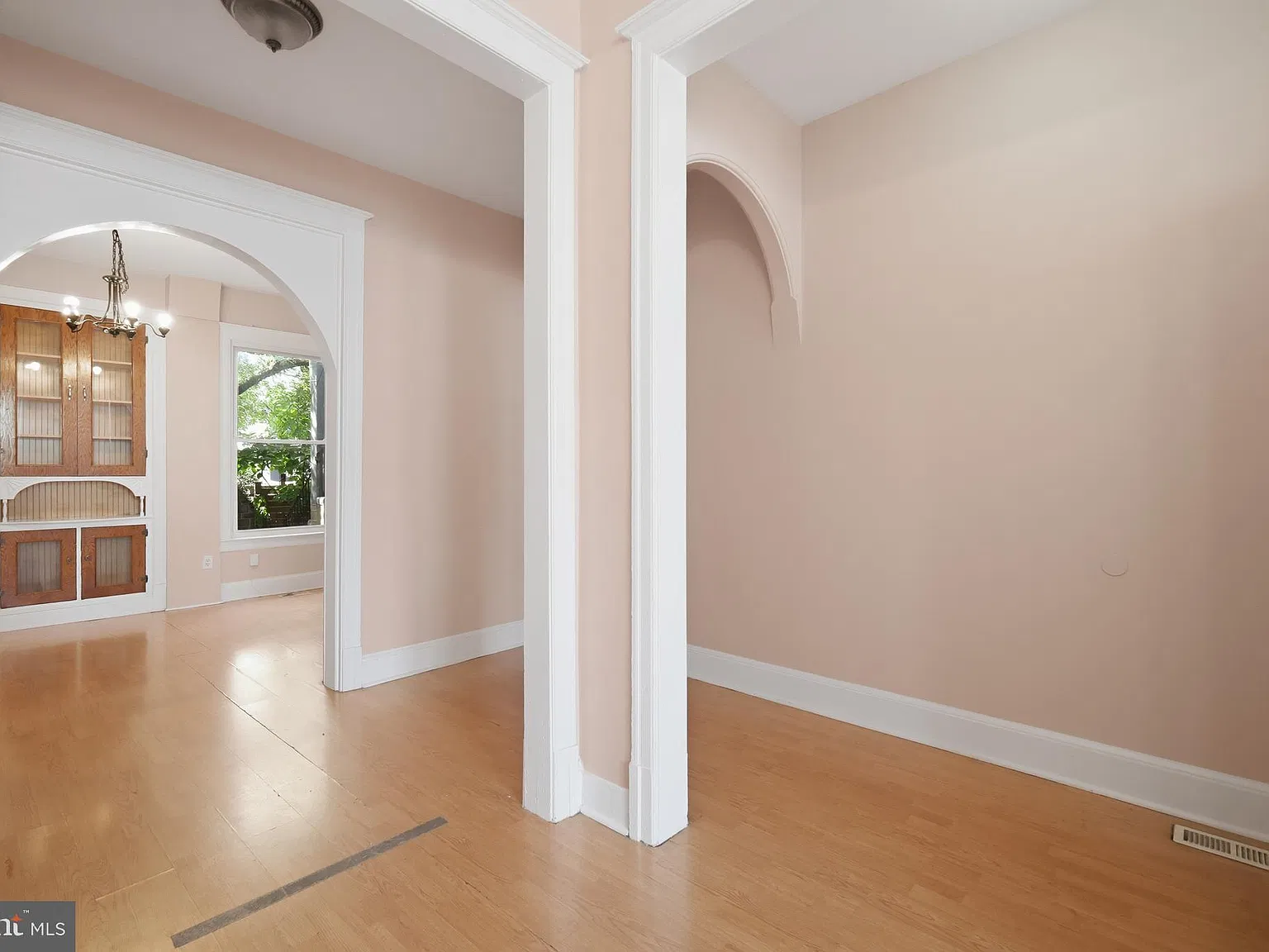 3 bed, 1.0 bath, 2120 sqft, $2,995 — Photo 3