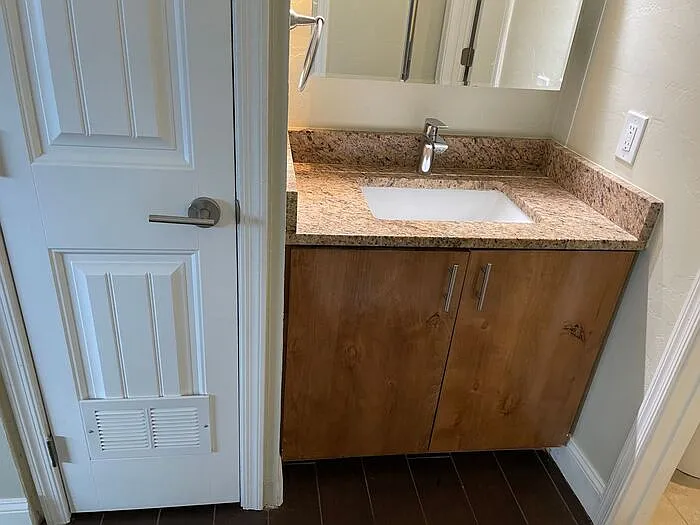 1002 E Lester St #4 — Photo 33